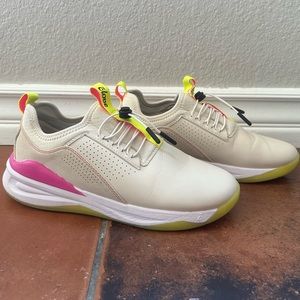 Clove shoes women size 9 lemonade color